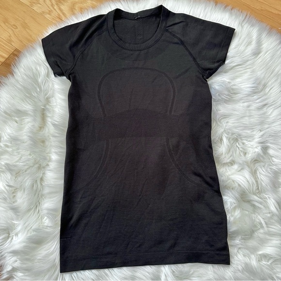 Lululemon Swiftly Tech Short Sleeve Crew Black Size 6 - Picture 1 of 3